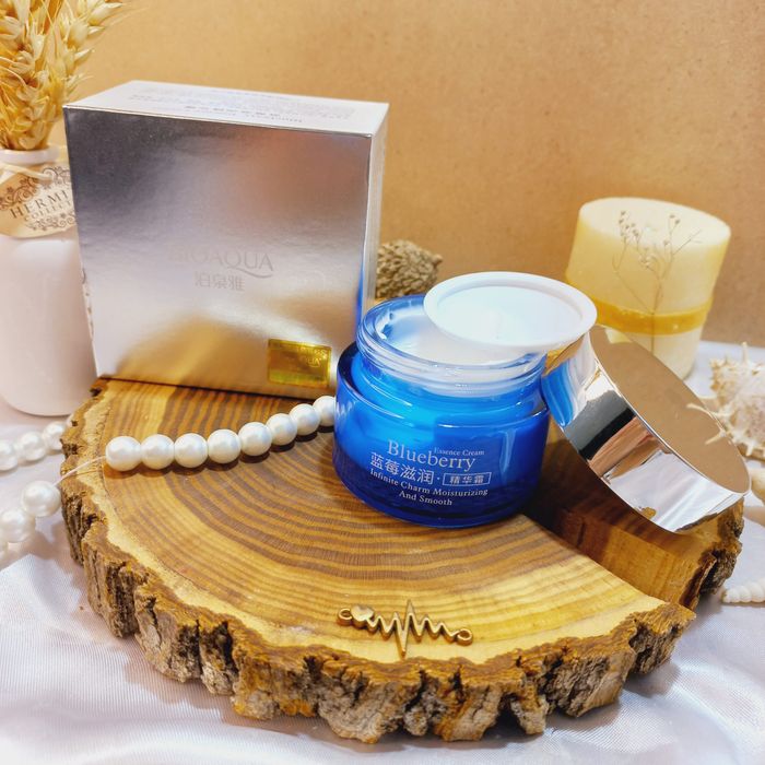 کرم جوانسازی و آبرسان پوست واندر بلوبری BIOAQUA کد bqy2775 