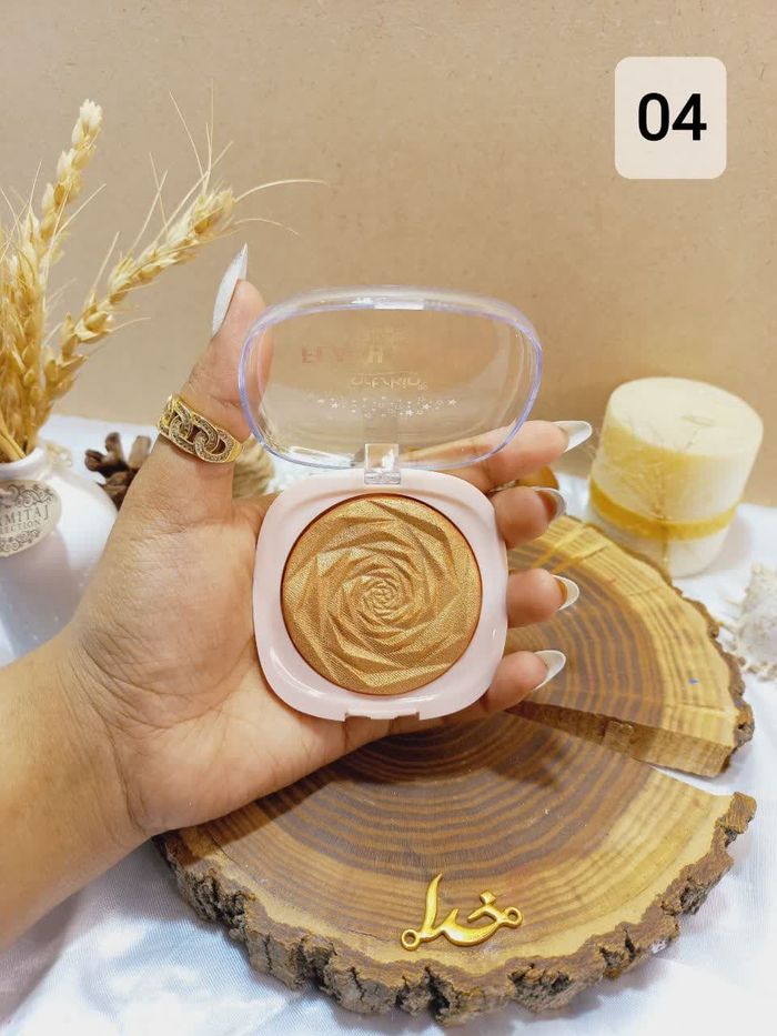 رژگونه پرطرفدار مدل گل آرت اسکین Artskin کد AS976070